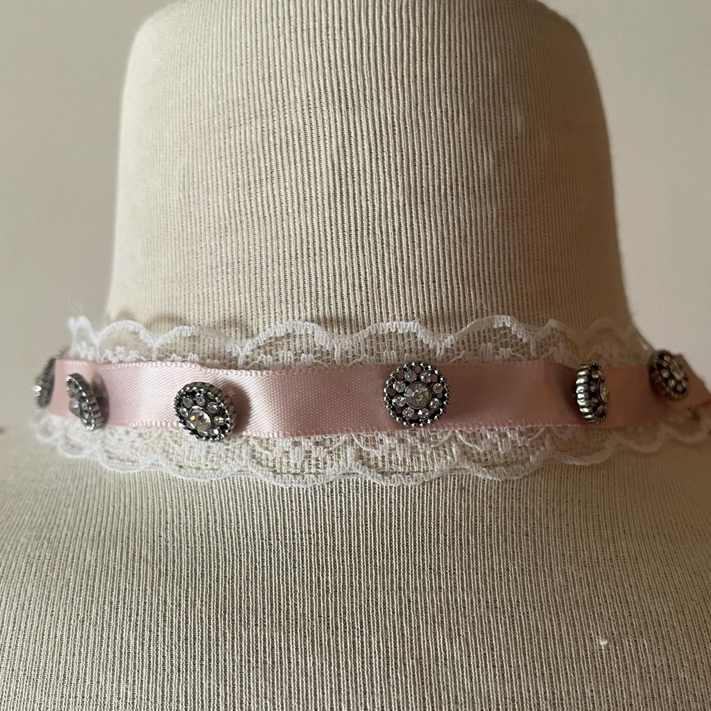 Pink Aldo Lace Choker 15$